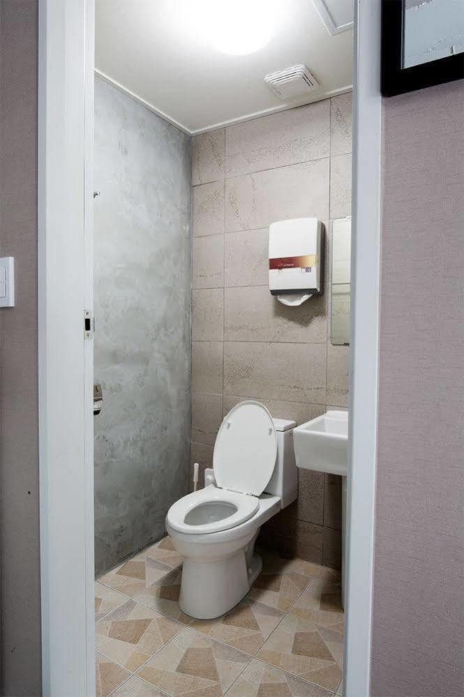 Story In Jeju Guesthouse Εξωτερικό φωτογραφία